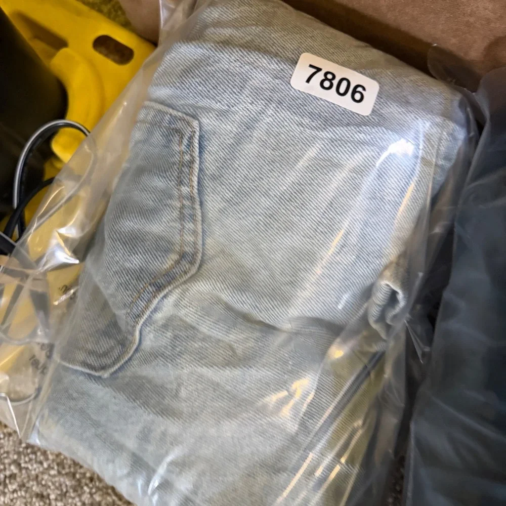 Levis 505 Regular Fit Straight Leg Light Wash Blue Denim Jeans Mens 33x32